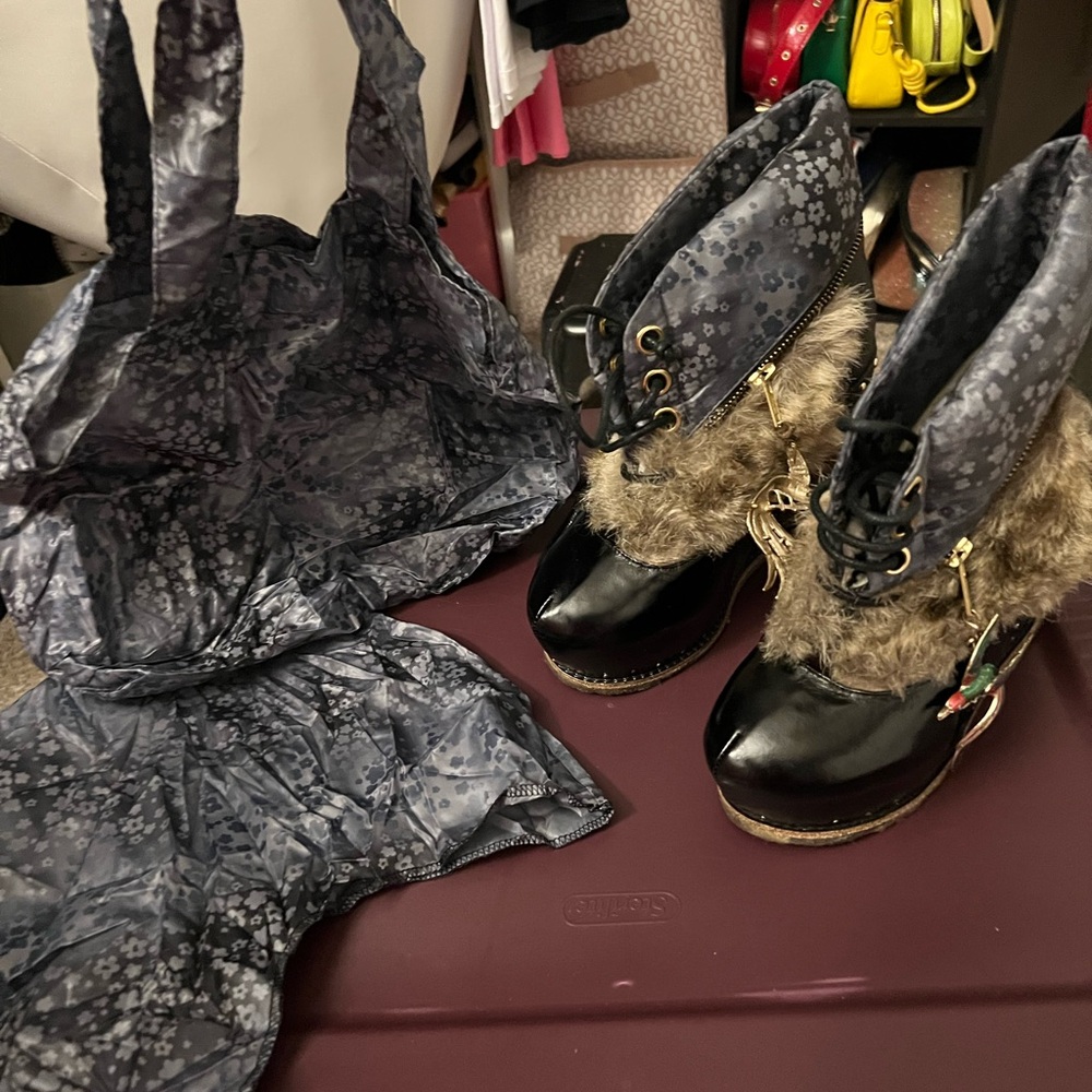 Stylish Black and Gray Women's Boots
